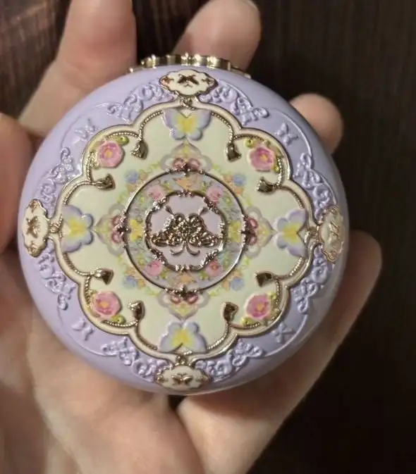 Продам косметику: румяна, духи, тени - Косметика (Красота и здоровье) в Казань