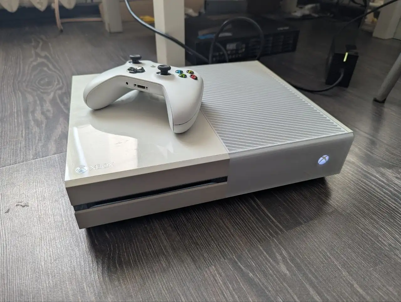 Продам Xbox One S 500gb с игрой FIFA 2018 - Игровые консоли (Электроника) в Казань