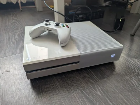 Продам Xbox One S 500gb с игрой FIFA 2018 - Смартфоны и телефоны в Казань