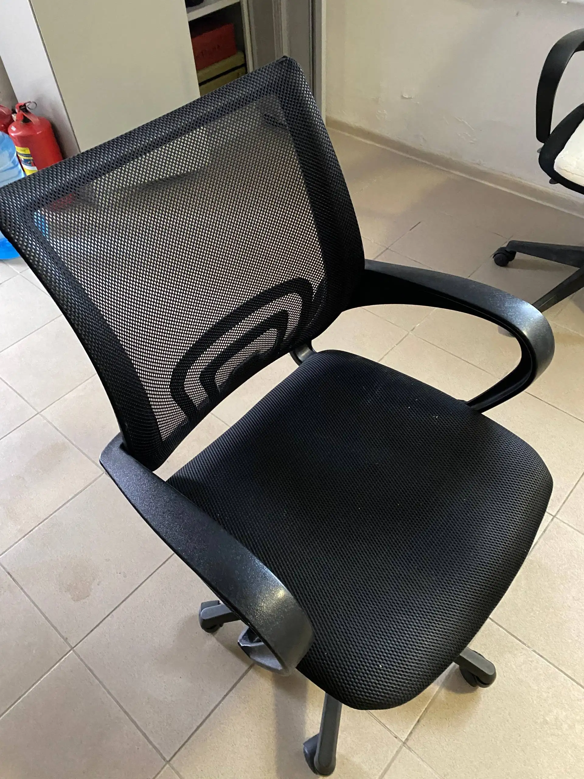 Футболки и офисные стулья - Барахолка в Казань