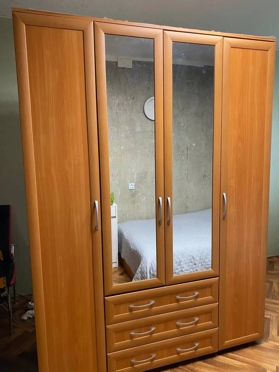 Продаётся четырёхстворчатый шкаф в хорошем состоянии - Мебель (Для дома и дачи) в Казань