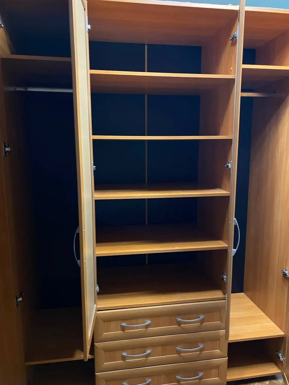 Продаётся четырёхстворчатый шкаф в хорошем состоянии - Мебель (Для дома и дачи) в Казань