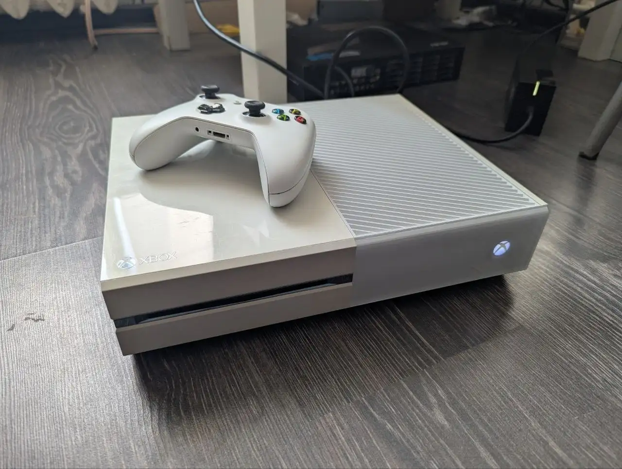 Продам Xbox One S 500gb с игрой FIFA 2018 - Игровые консоли (Электроника) в Казань