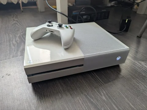 Продам Xbox One S 500gb с игрой FIFA 2018 - Автомагнитолы в Казань