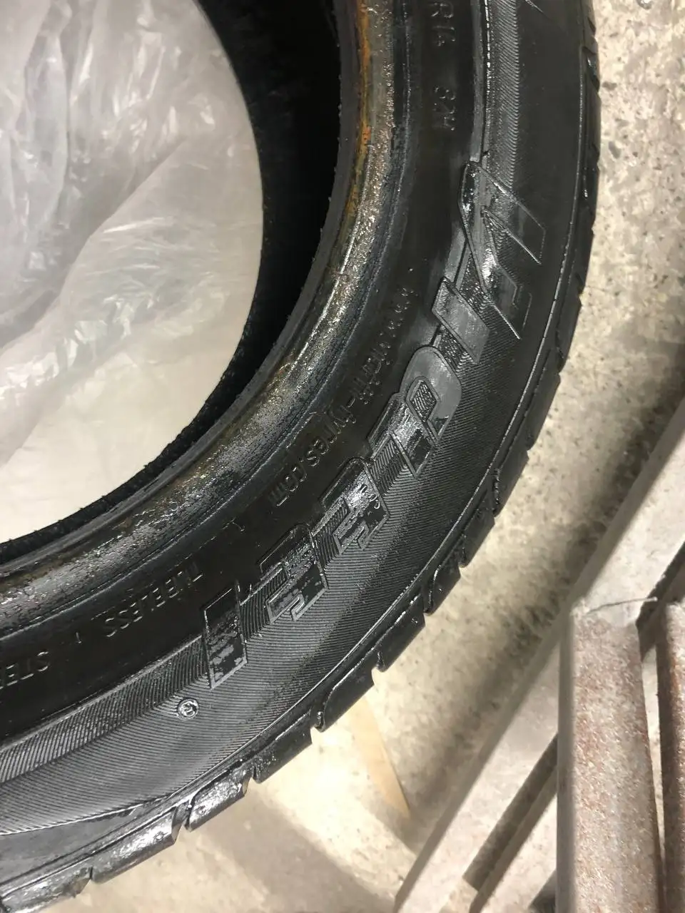Продам 2 колеса R14 в отличном состоянии - Шины и диски (Авто) в Казань