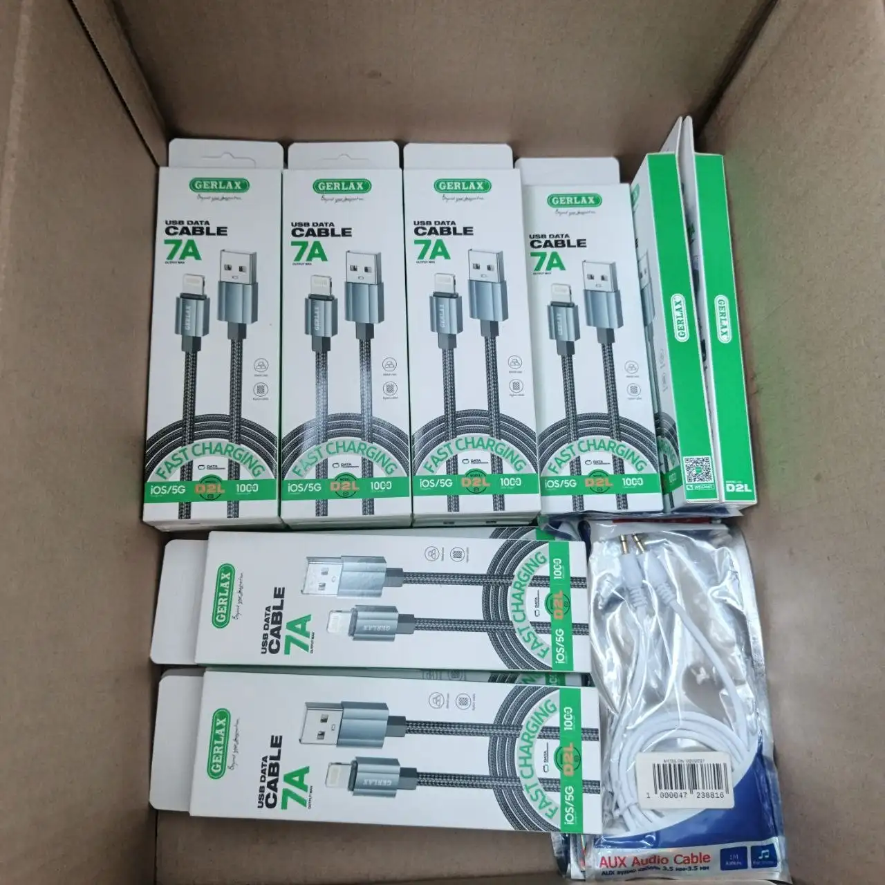 Коробка аксессуаров для смартфона (чехлы, провода, стекла) - Аксессуары для телефонов (Электроника) в Казань