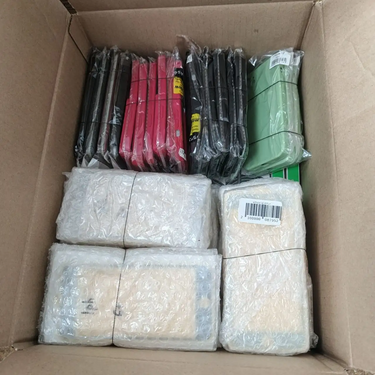 Коробка аксессуаров для смартфона (чехлы, провода, стекла) - Аксессуары для телефонов (Электроника) в Казань