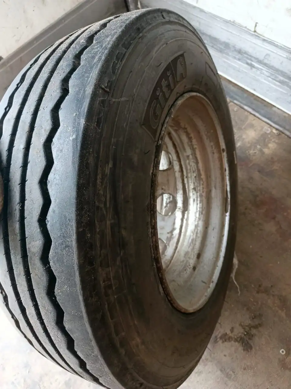 Б/у колесо в сборе на грузовик или прицеп - Шины и диски (Авто) в Казань