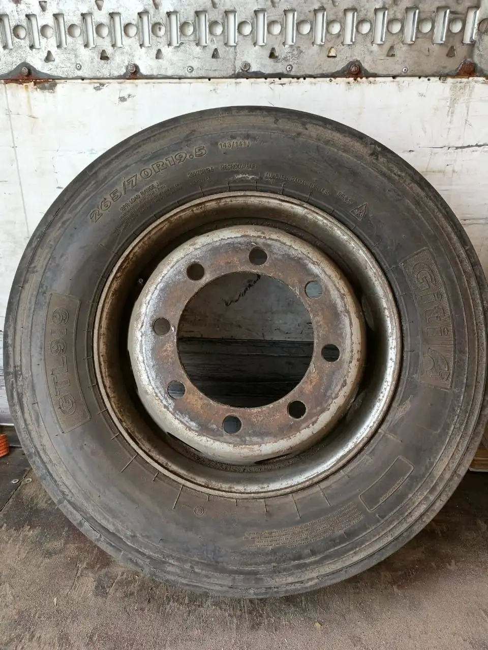 Б/у колесо в сборе на грузовик или прицеп - Шины и диски (Авто) в Казань