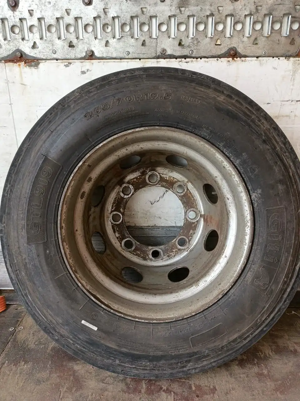 Б/у колесо в сборе на грузовик или прицеп - Шины и диски (Авто) в Казань
