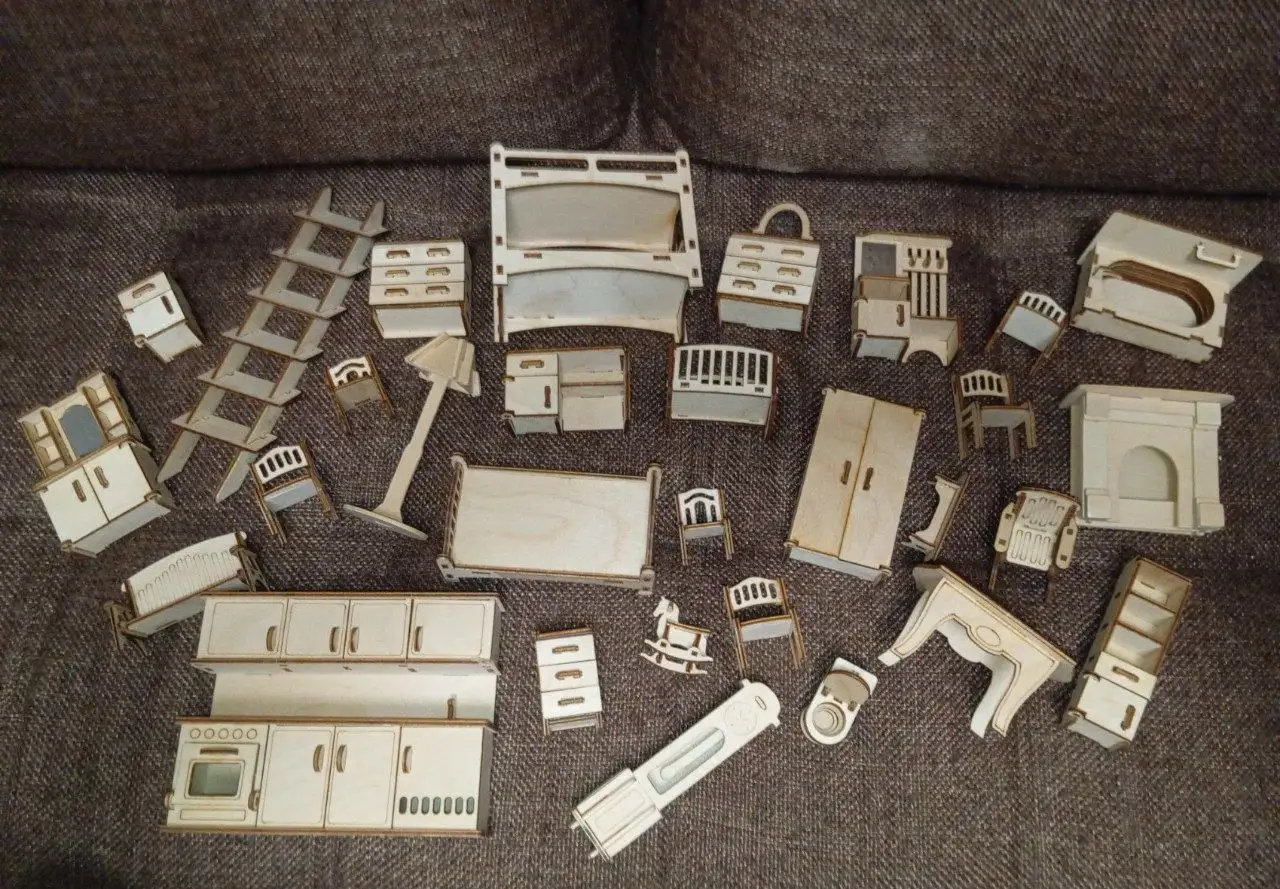 Деревянный кукольный домик с мебелью, б/у - Игрушки (Товары для детей) в Казань