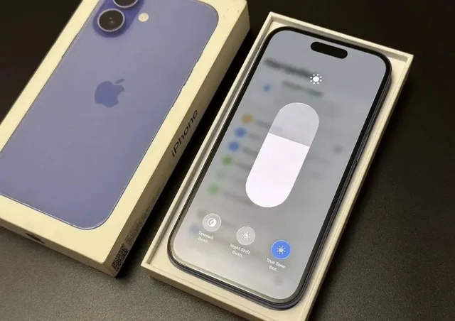 Продаю iPhone 16 128GB, новый, гарантия до 2026 - Видеокарты в Казань