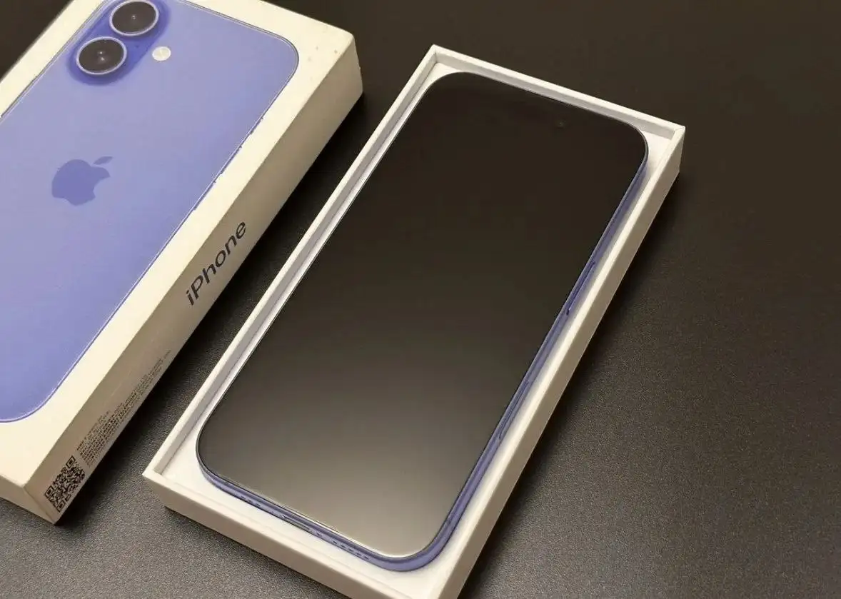 Продаю iPhone 16 128GB, новый, гарантия до 2026 - Телефоны (Электроника) в Казань
