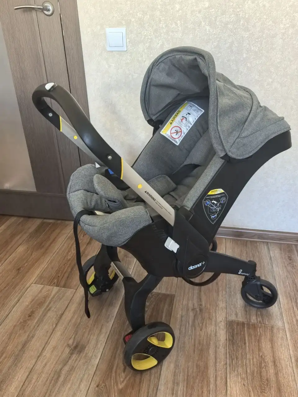 Коляска-автокресло Doona с базой isofix - Коляски и автокресла (Товары для детей) в Казань