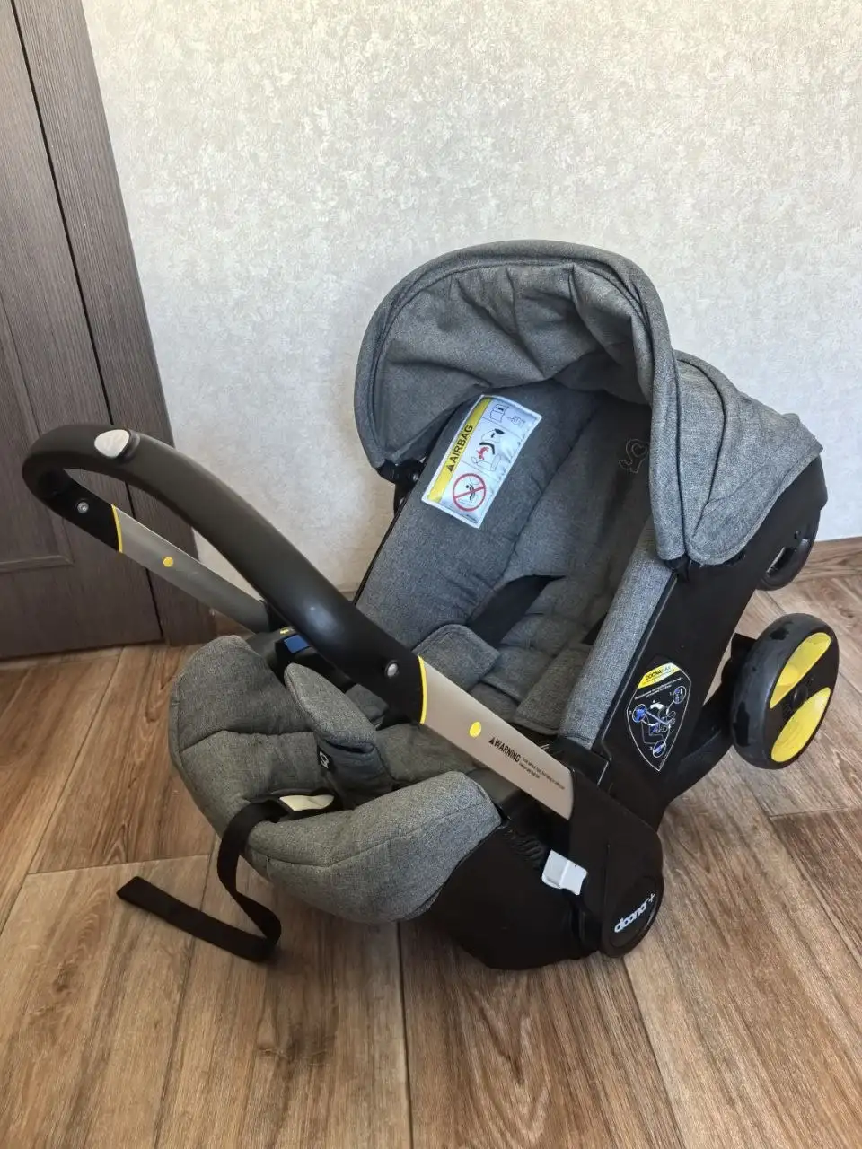 Коляска-автокресло Doona с базой isofix - Коляски и автокресла (Товары для детей) в Казань