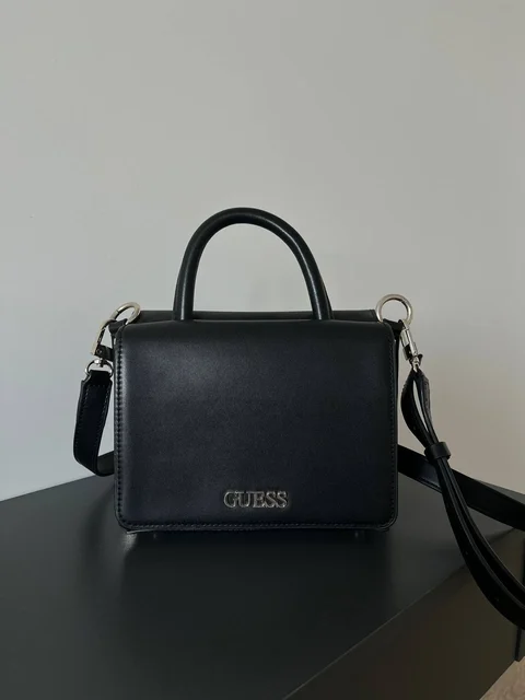 Сумка Guess в отличном состоянии - Футболки и стулья в Казань