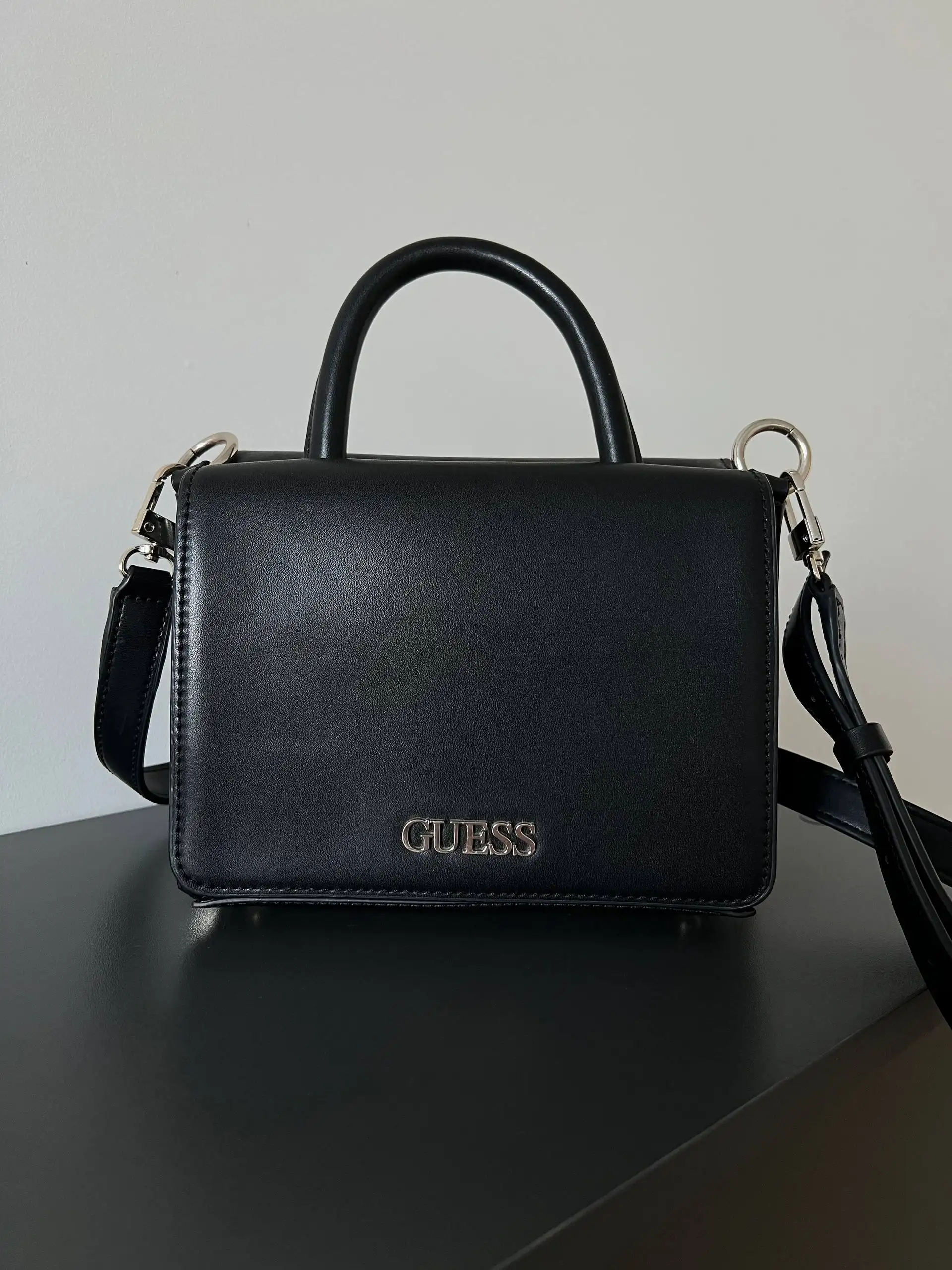 Сумка Guess в отличном состоянии - Аксессуары (Одежда) в Казань