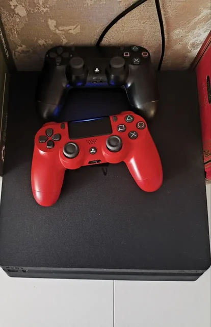 PlayStation 4 Slim 1TB с 2 джойстиками и 4 играми - частное объявление в Казань