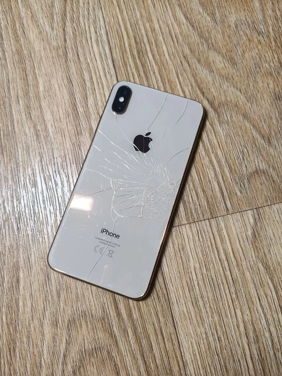 iPhone Xs Max с разбитой задней крышкой - Телефоны (Электроника) в Казань
