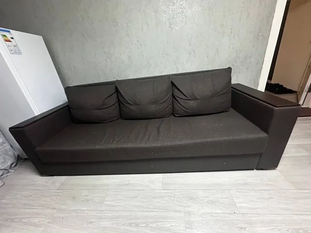 Продам диван в хорошем состоянии - Стеллажи в Казань