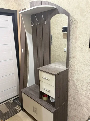 Продается прихожая в хорошем состоянии - Стеллажи в Казань