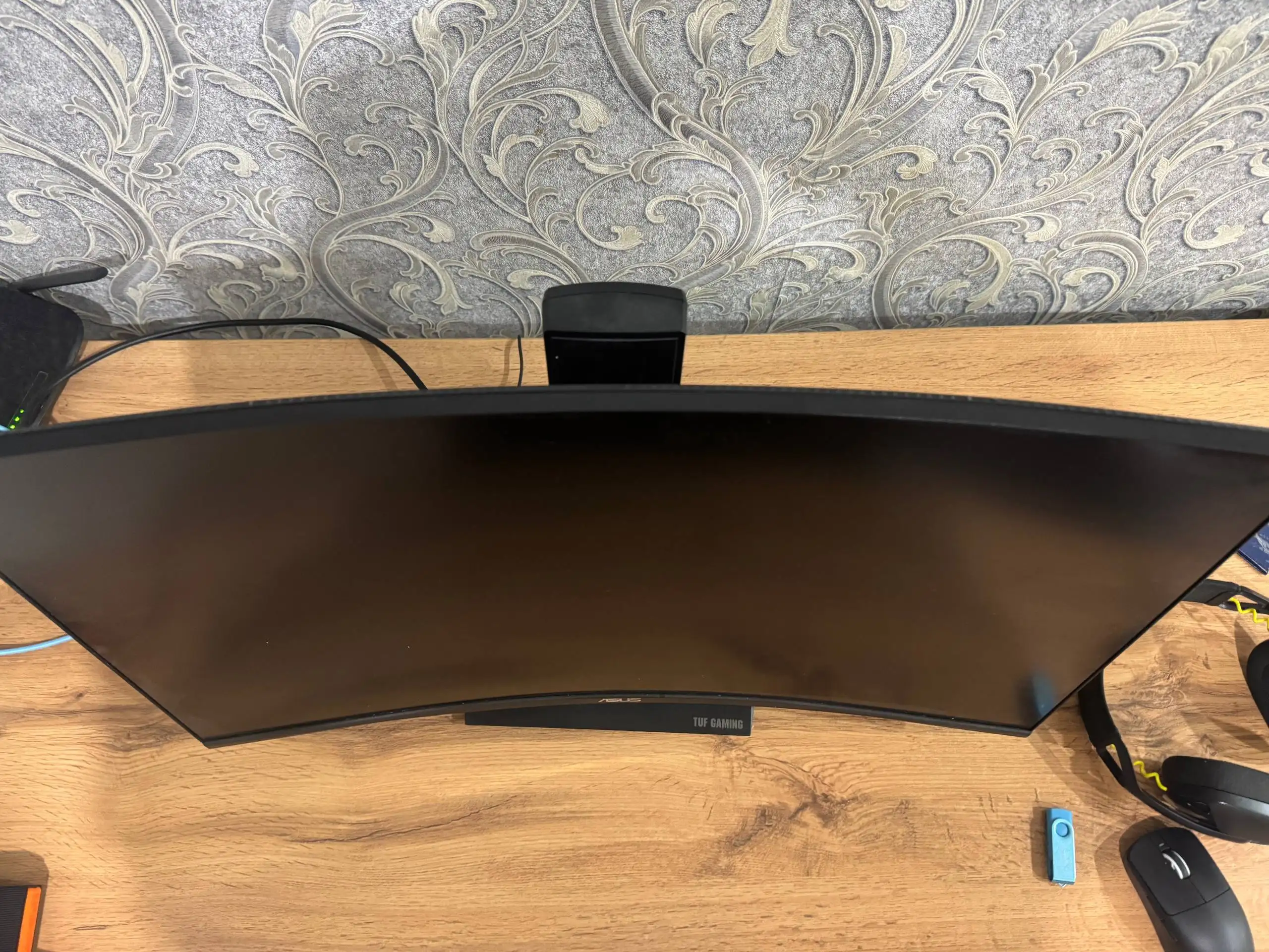 Продаю монитор 27", 240 Гц изогнутый - Мониторы (Электроника) в Казань