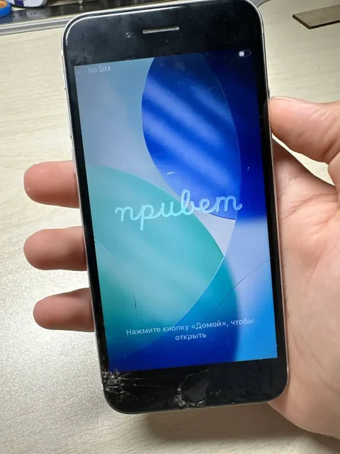 Продам б/у iPhone SE 2020 с разбитым экраном - Смартфоны и гаджеты в Казань