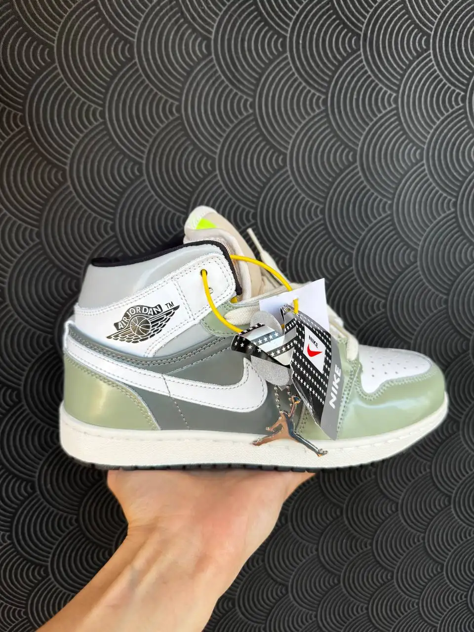 Nike Air Jordan и белые кеды - Обувь (Одежда) в Казань