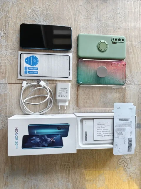 Honor 20 Pro 256/8 ГБ в отличном состоянии - Наушники и аудио в Казань