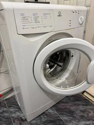 Стиральная машина Indesit (узкая) - Часы в Казань