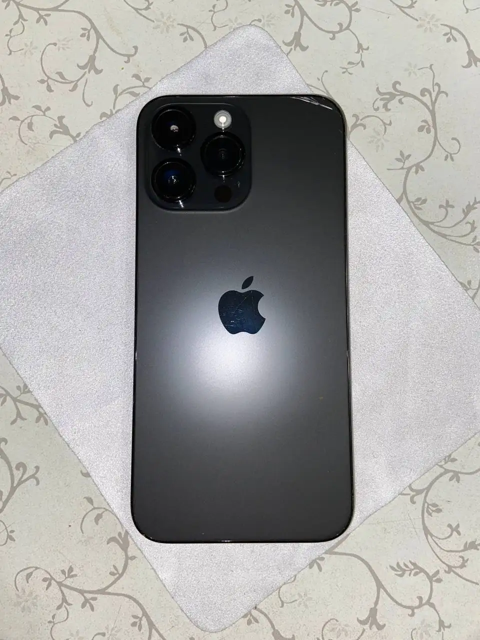 iPhone 14 Pro Max 128GB银色 背面有裂纹 - Мобильные телефоны (Электроника) в Казань