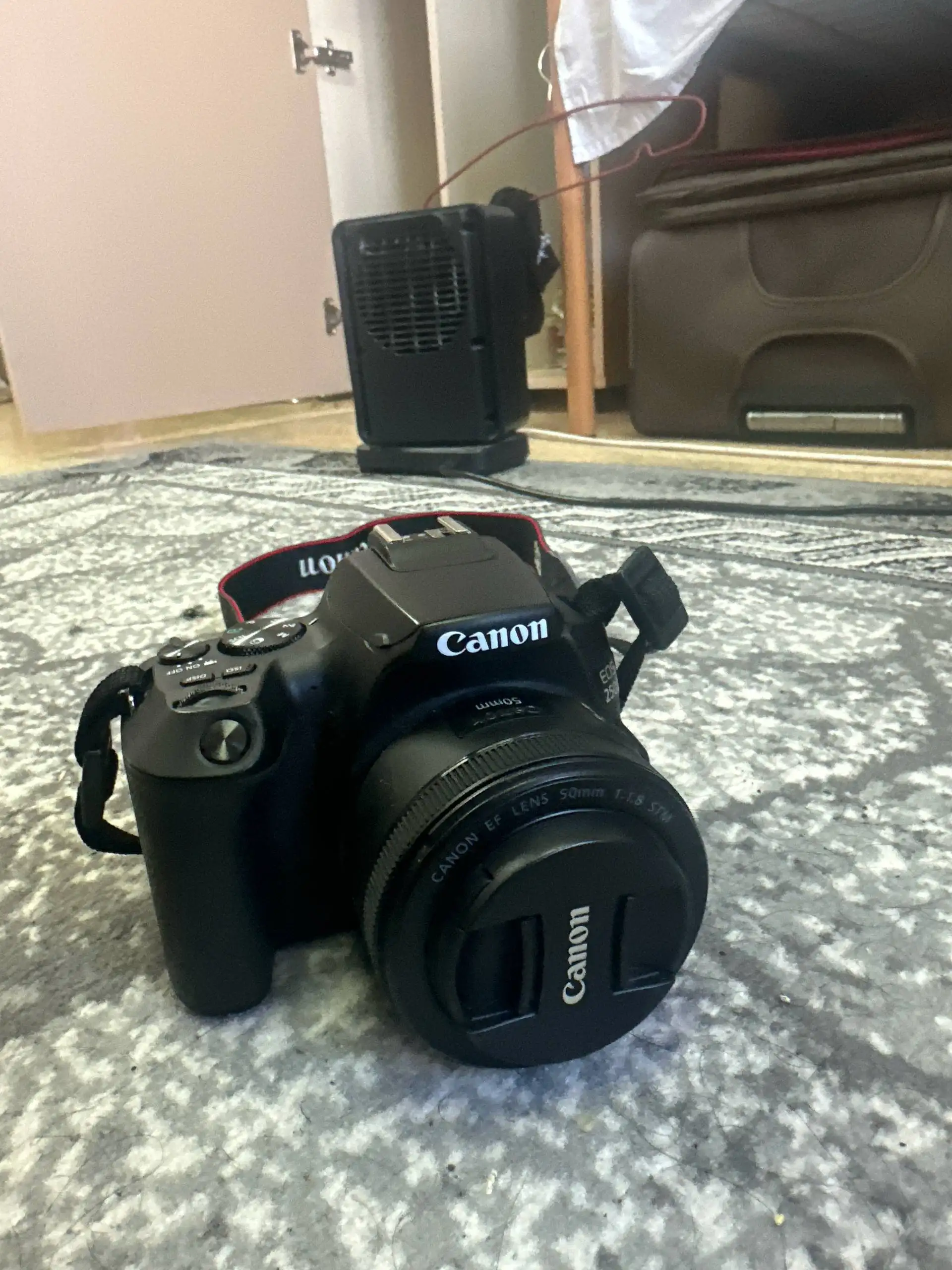Продаю фотоаппарат Canon EOS 250D - Фотоаппараты (Электроника) в Казань