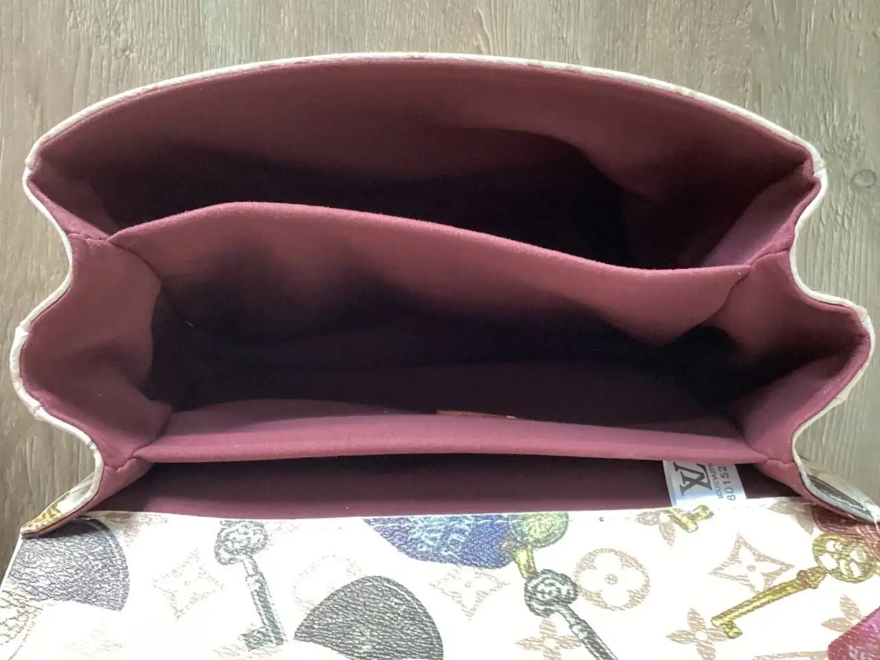 Сумка Louis Vuitton Pochette Metis с патчами - Аксессуары (Одежда) в Казань