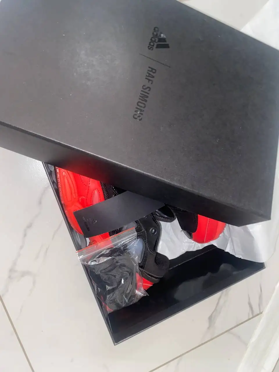 Продам кроссовки Raf Simons Ozwiggy 3 красные Adidas - Обувь (Одежда) в Казань