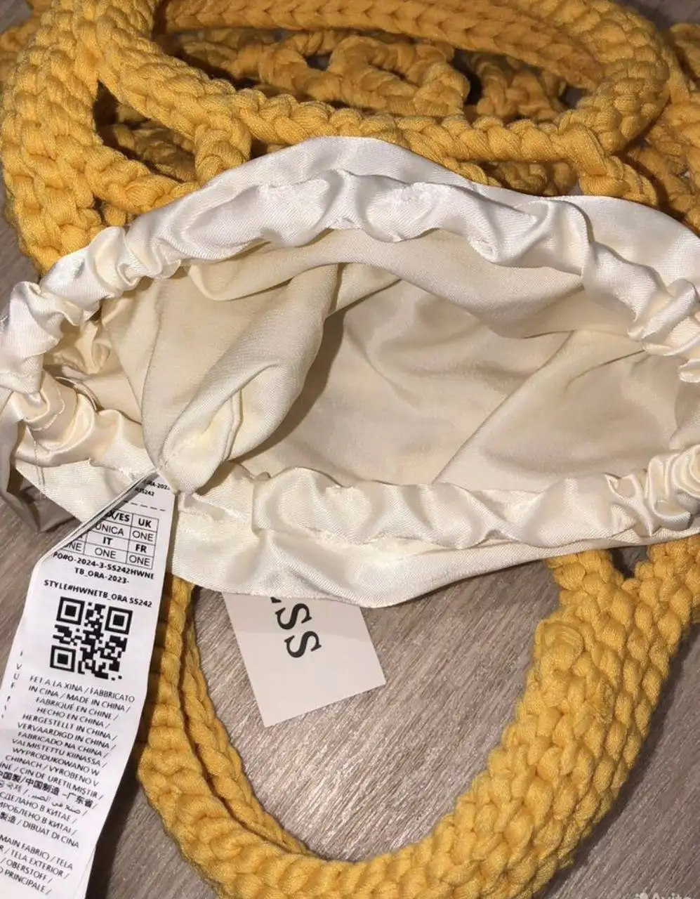 Новая вязаная сумочка Guess с шелковым мешочком - Аксессуары (Одежда) в Казань
