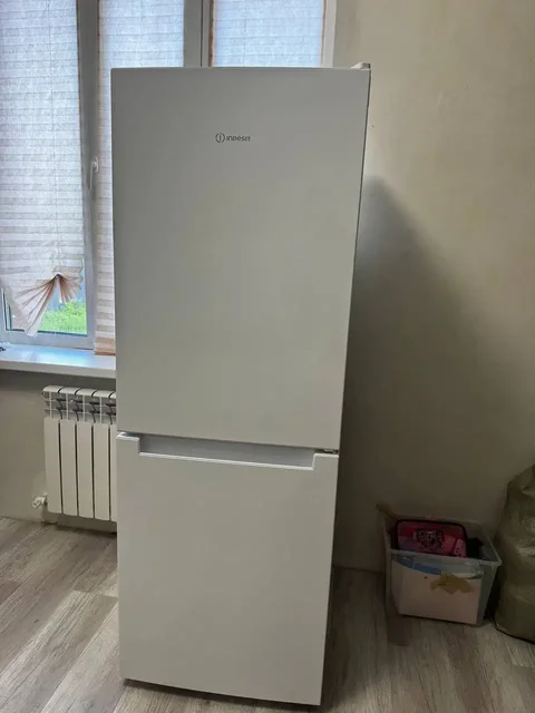 Продам холодильник Indesit на гарантии - Крупная бытовая техника в Казань