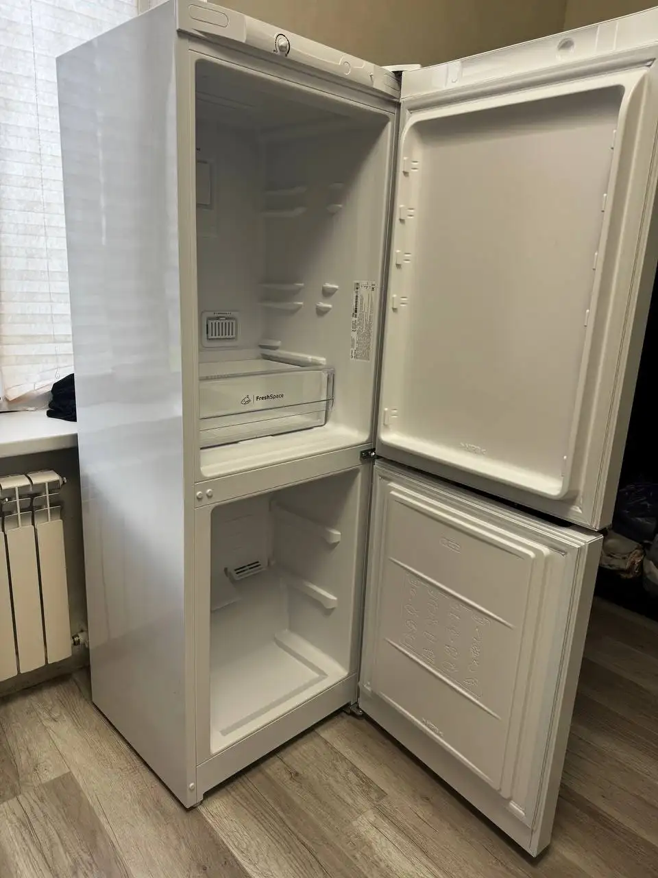 Продам холодильник Indesit на гарантии - Крупная бытовая техника (Электроника) в Казань