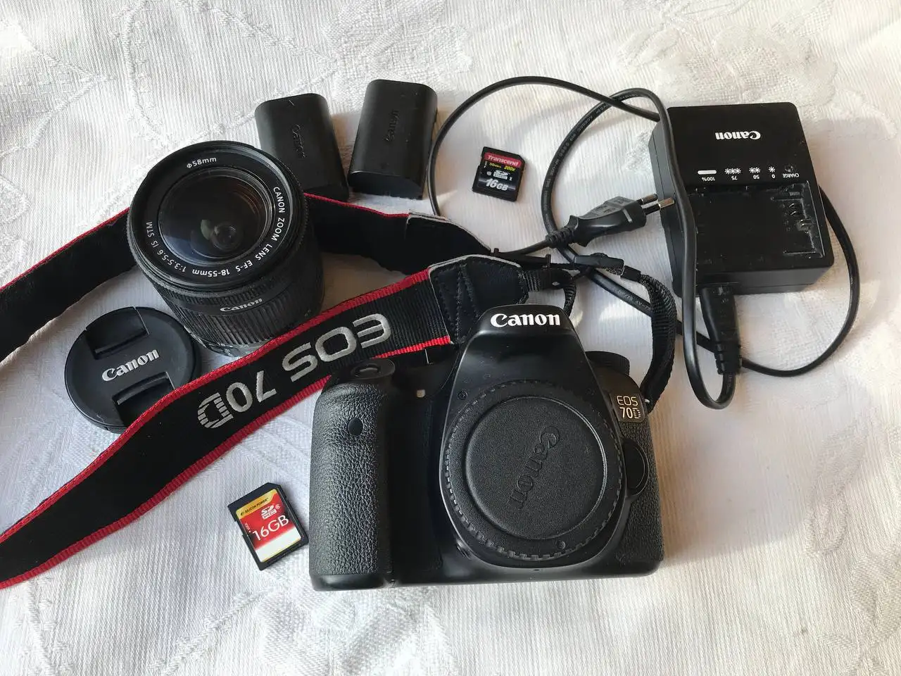 Продаю фотоаппарат Canon 70D с объективом и аксессуарами - Фототехника (Электроника) в Казань