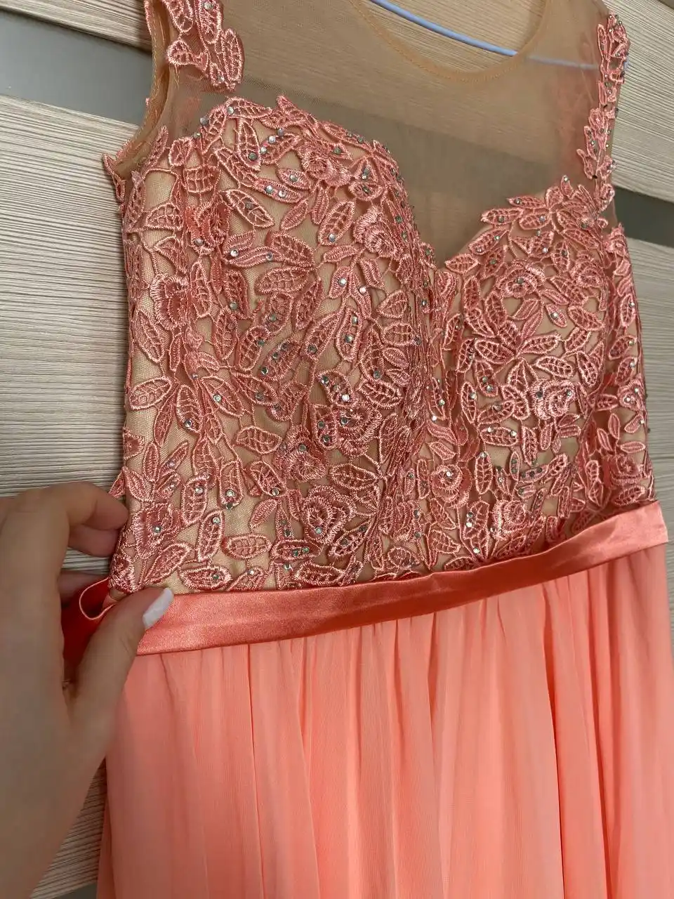 Продам платье персикового цвета