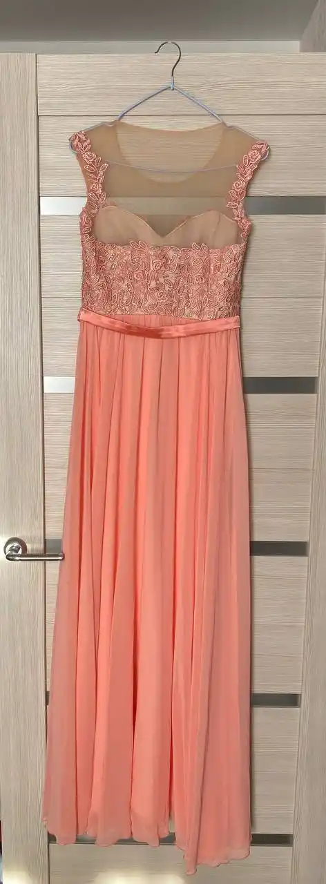 Продам платье персикового цвета