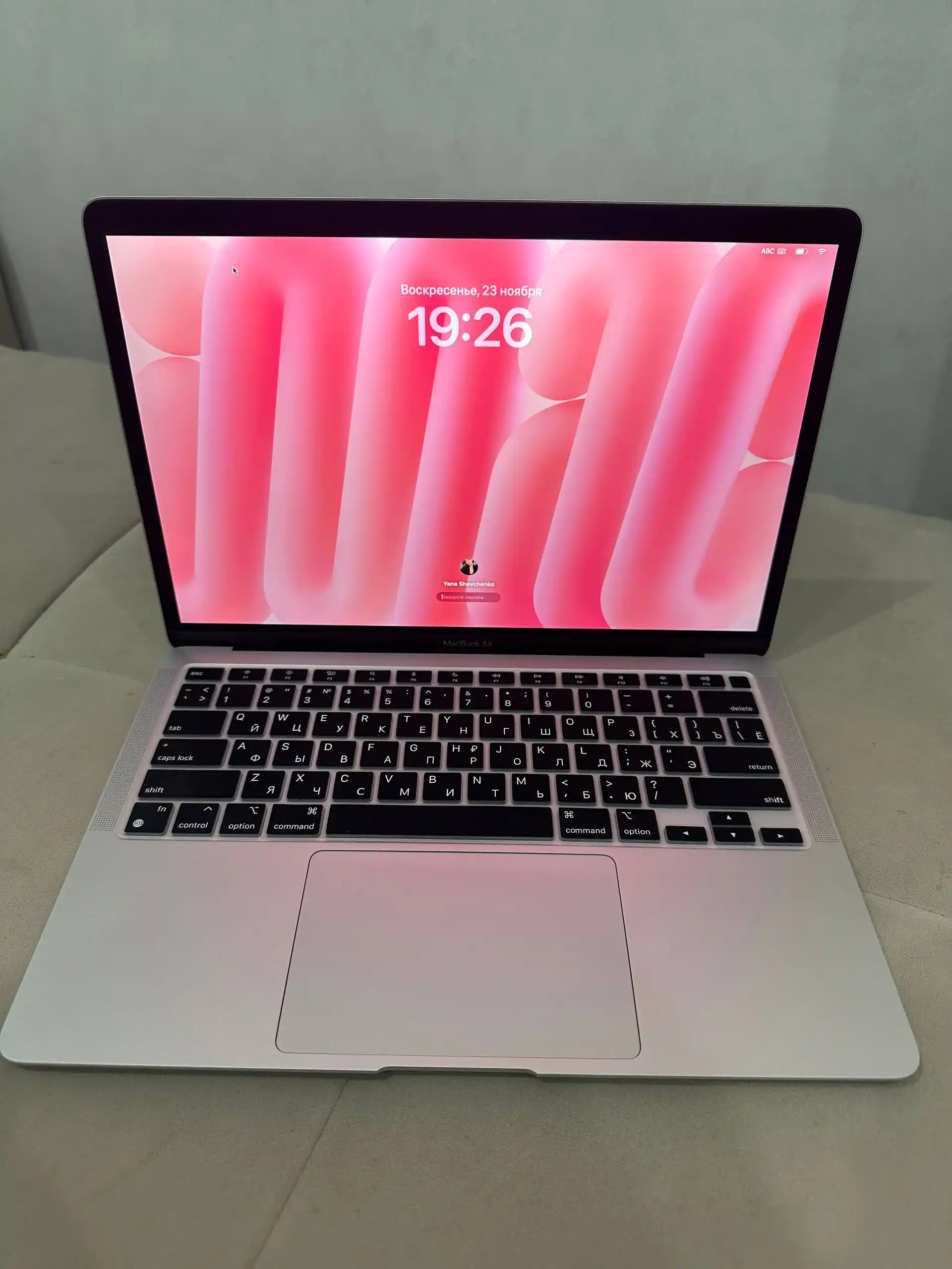 Продам MacBook Air 13 M1 256GB