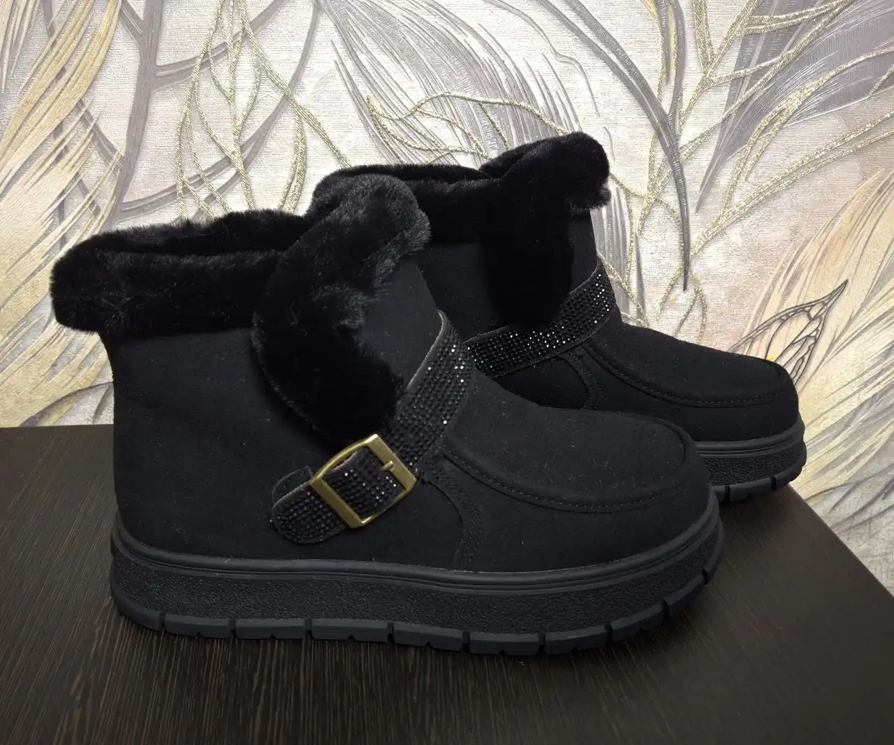 Зимние и осенние ботинки разных размеров