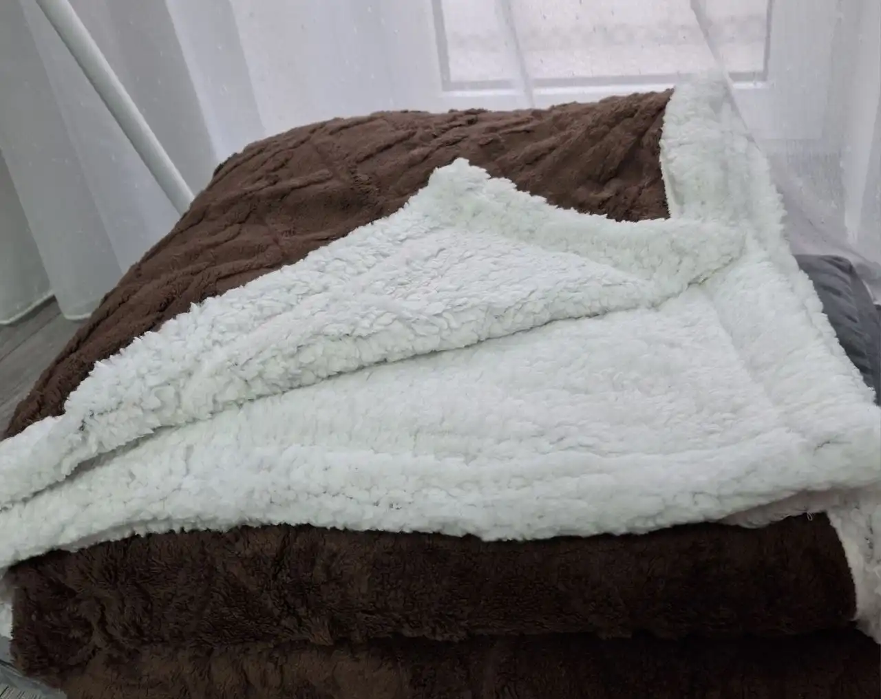 Плед плюшевый и гирлянды с пультом