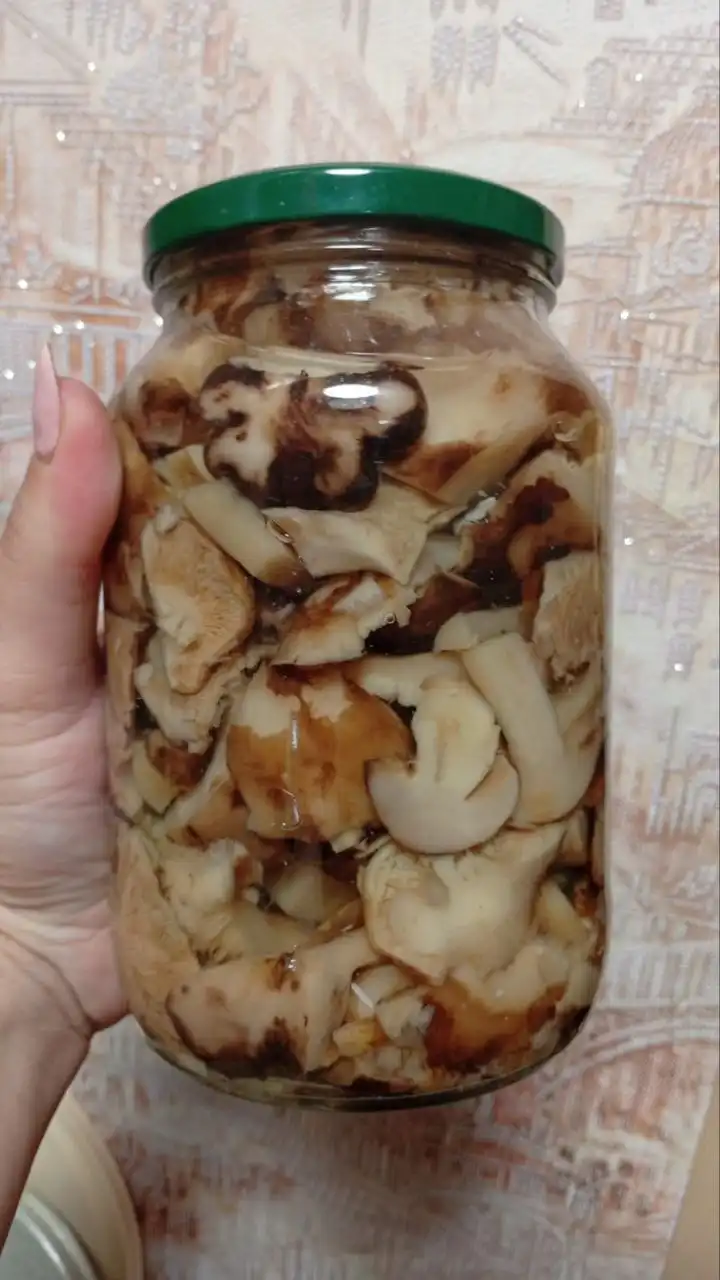 Продажа маринованных грибов: тополёвая рядовка, зеленушка, маслята