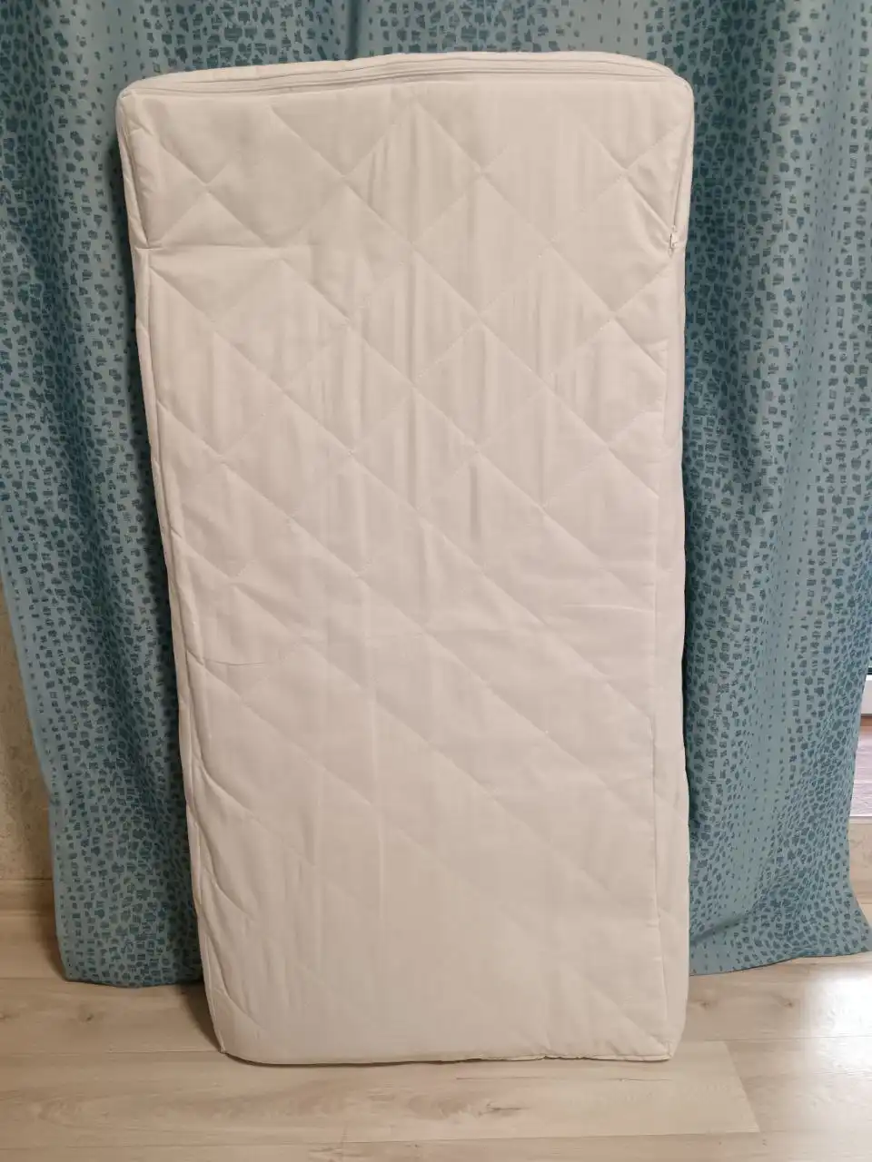 Продам детский матрац с кроваткой