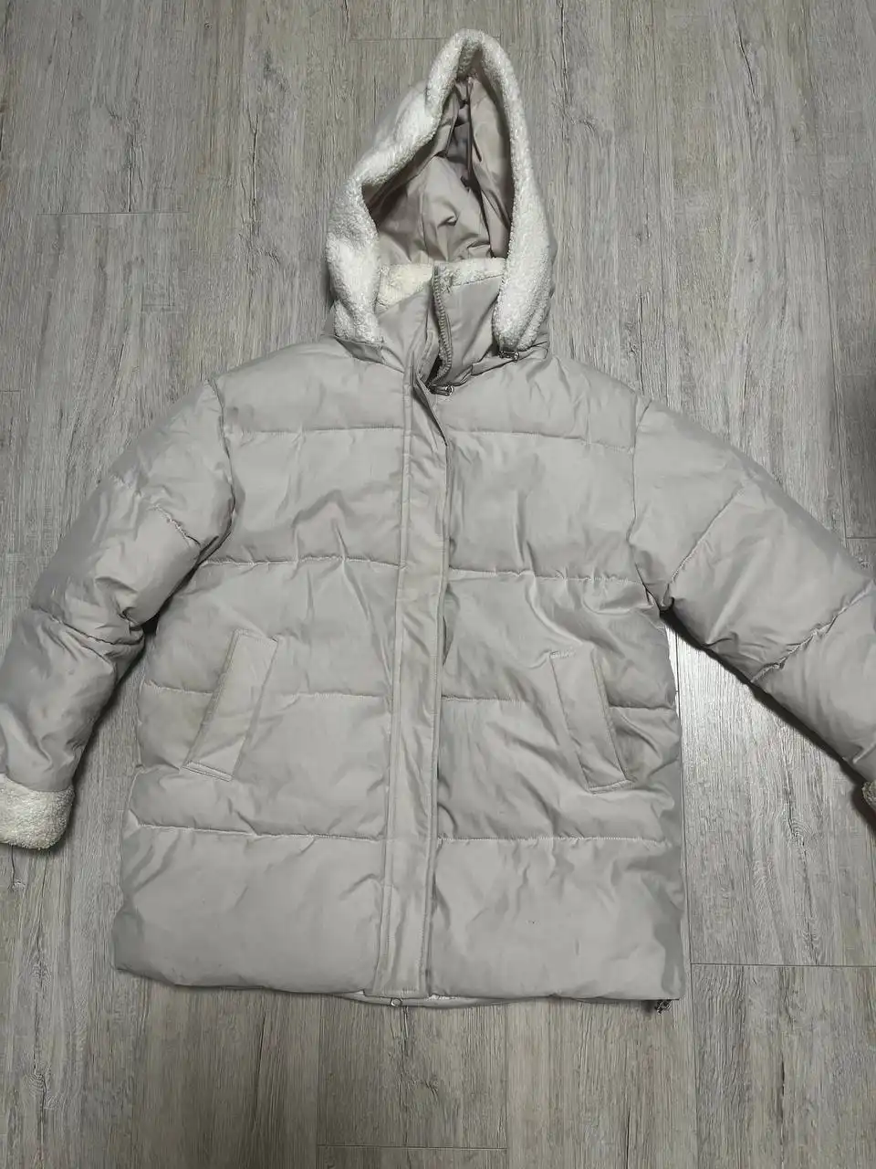 Продажа зимней куртки и пальто