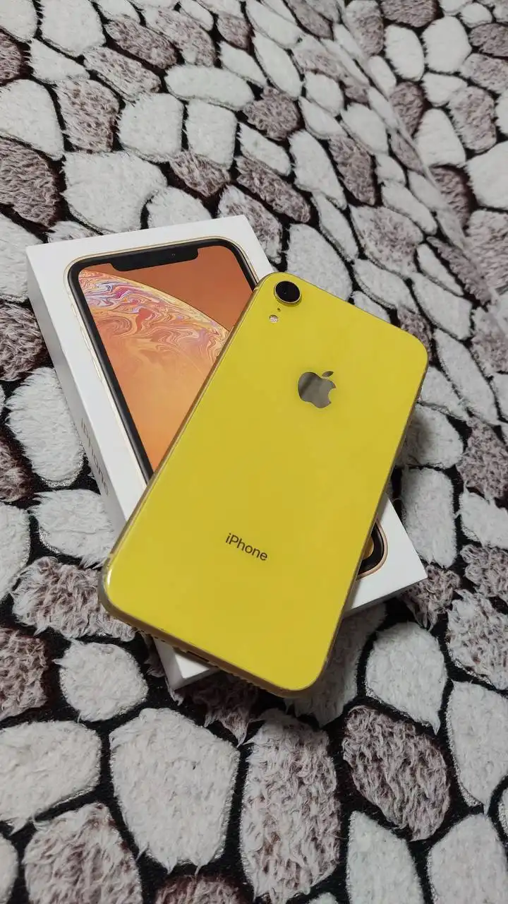 Продам Apple iPhone XR 64 ГБ (Желтый)