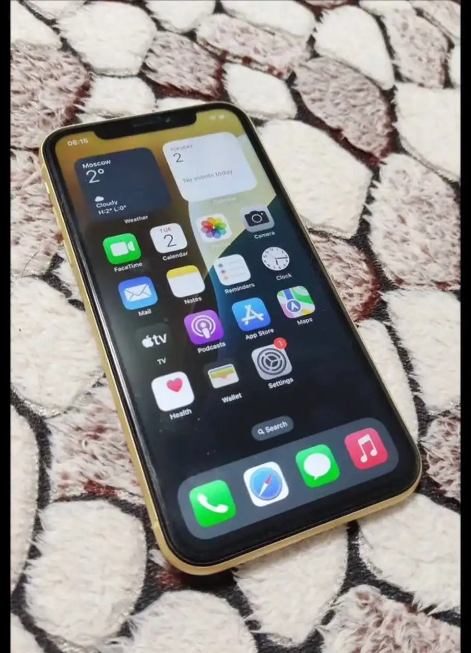 Продам Apple iPhone XR 64 ГБ (Желтый)