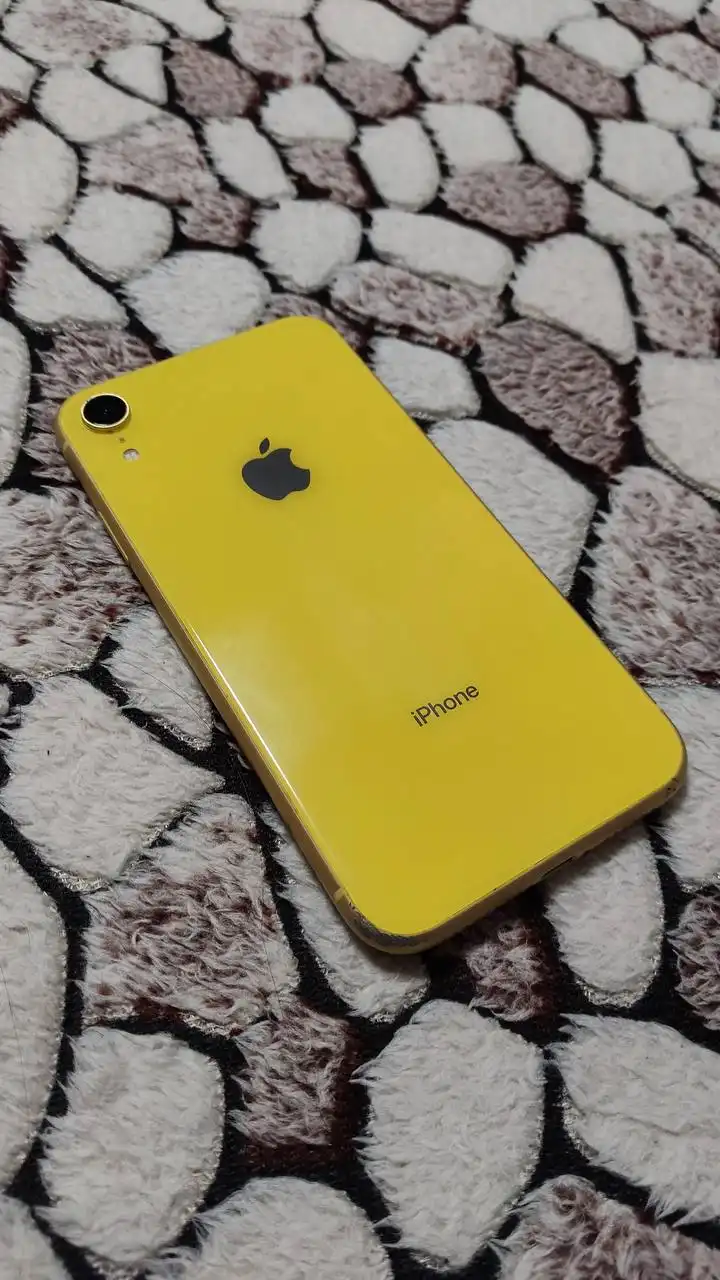 Продам Apple iPhone XR 64 ГБ (Желтый)