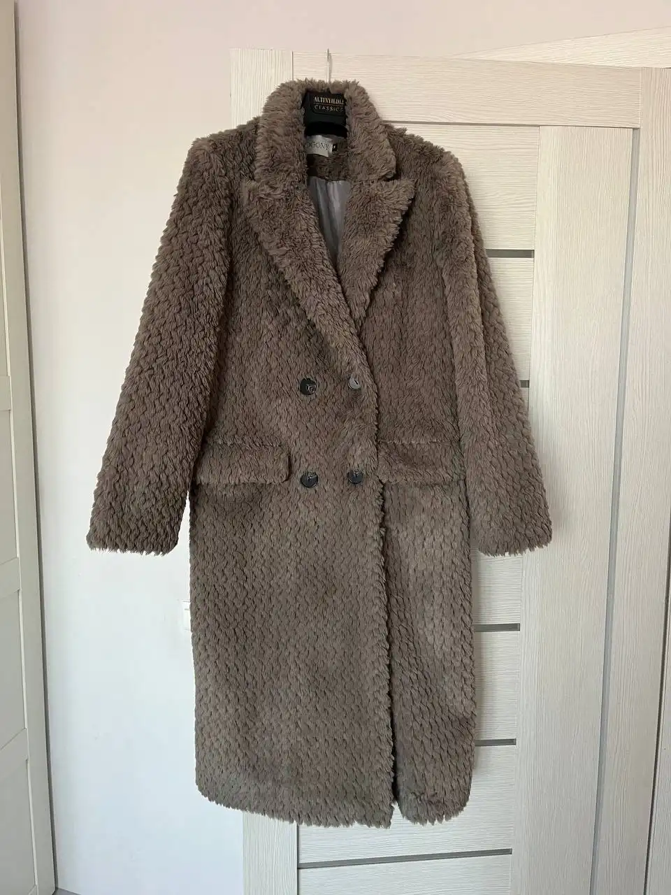 Продам шубу, модный цвет мокко, размер 42-44